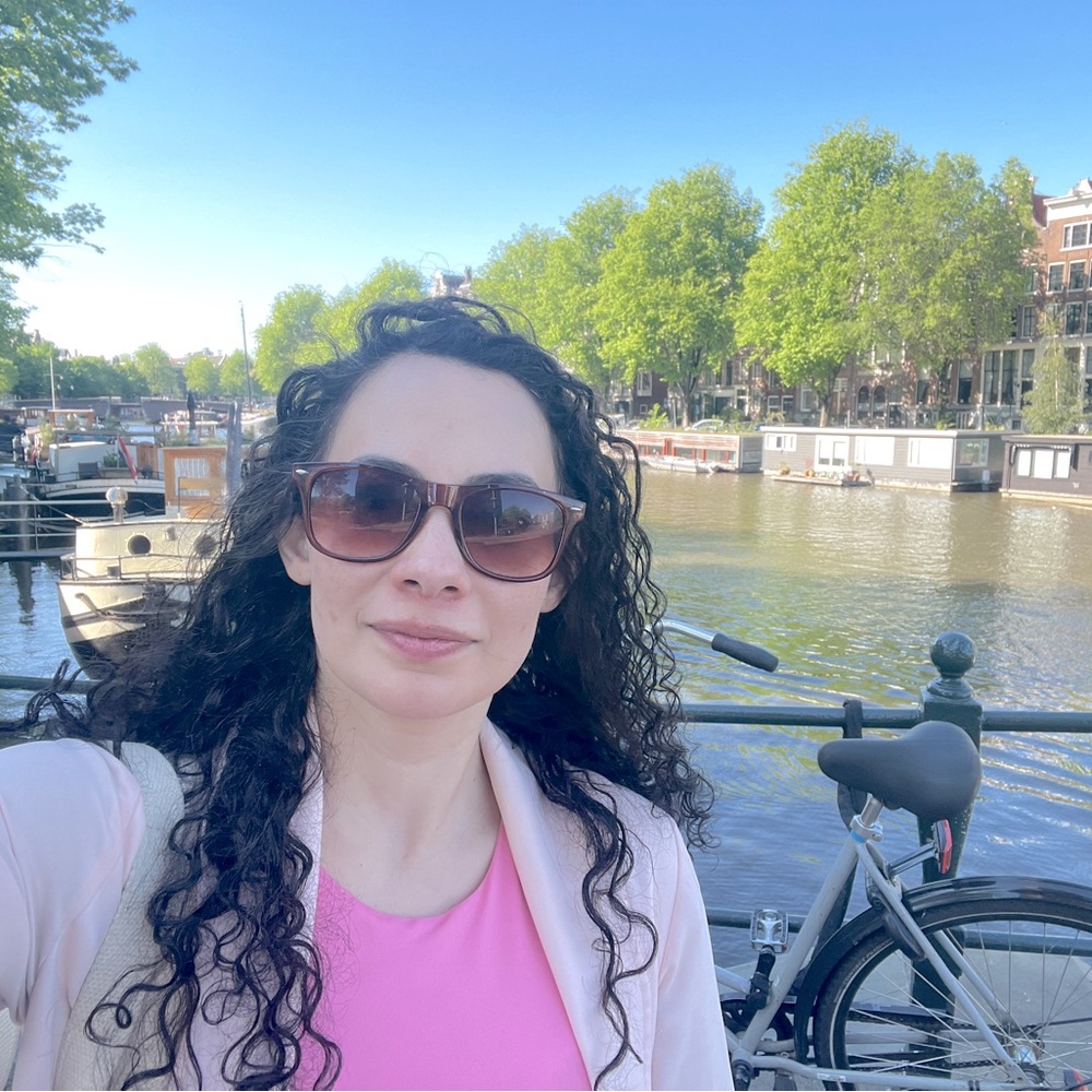 Meet your Posher, Renee.